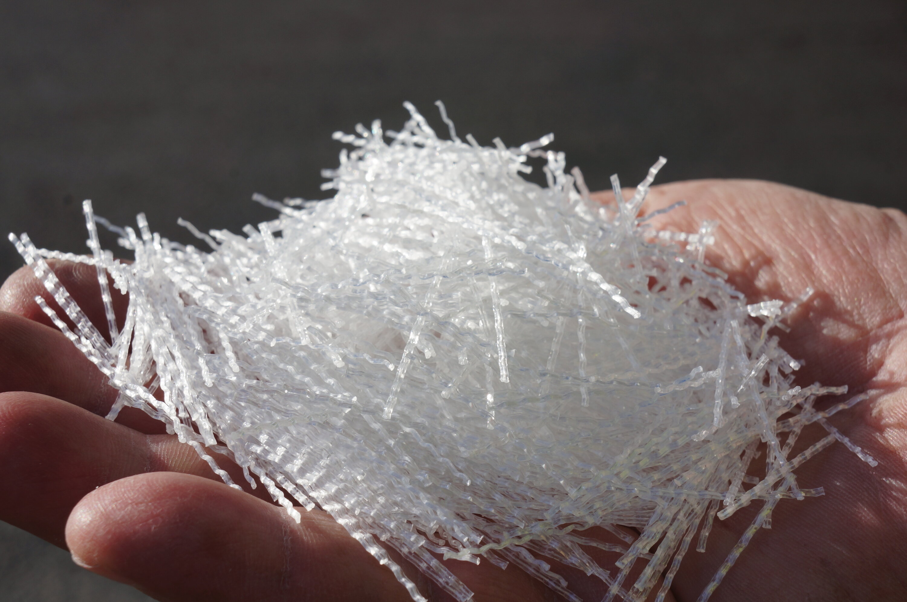Fibres macro-synthétiques